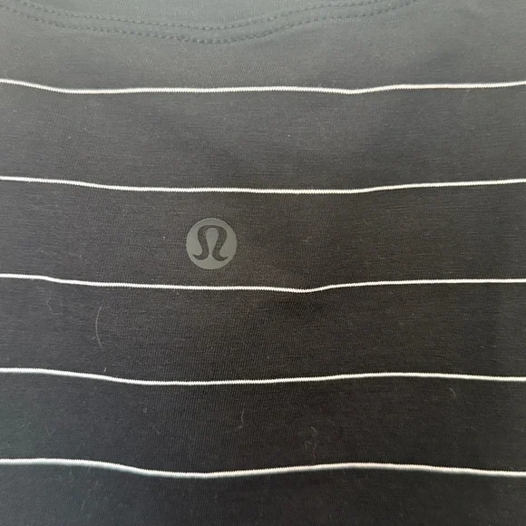 Lululemon Cates Tee - Picture 3 of 4